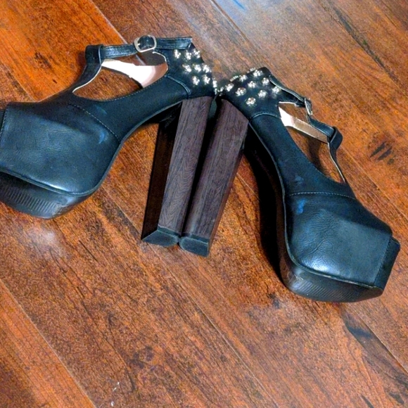 Knockoff Jeffery Campbell pumps - Picture 3 of 5